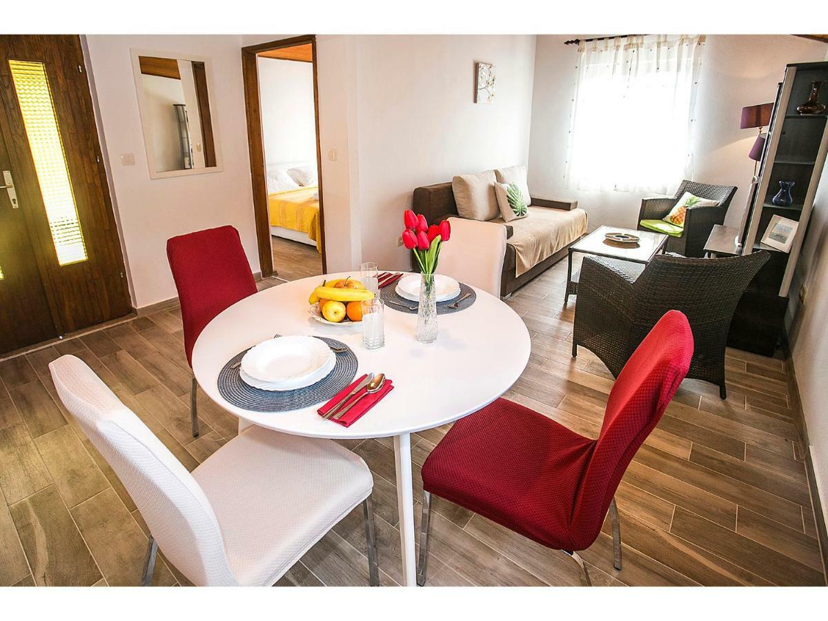 Apartment Goga'S Retreat In มารีนา ภายนอก รูปภาพ